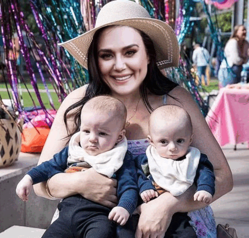 प्रीति जिंटा ने अमेरिकी नागरिक के साथ पंजाब रीति-रिवाज से शादी की। इसके बाद सरोगेसी से वह 2 बच्चों की मां बनी हैं।