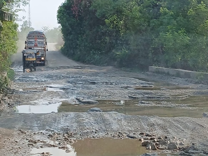 नेशनल हाईवे की हो चुकी है दुर्दशा