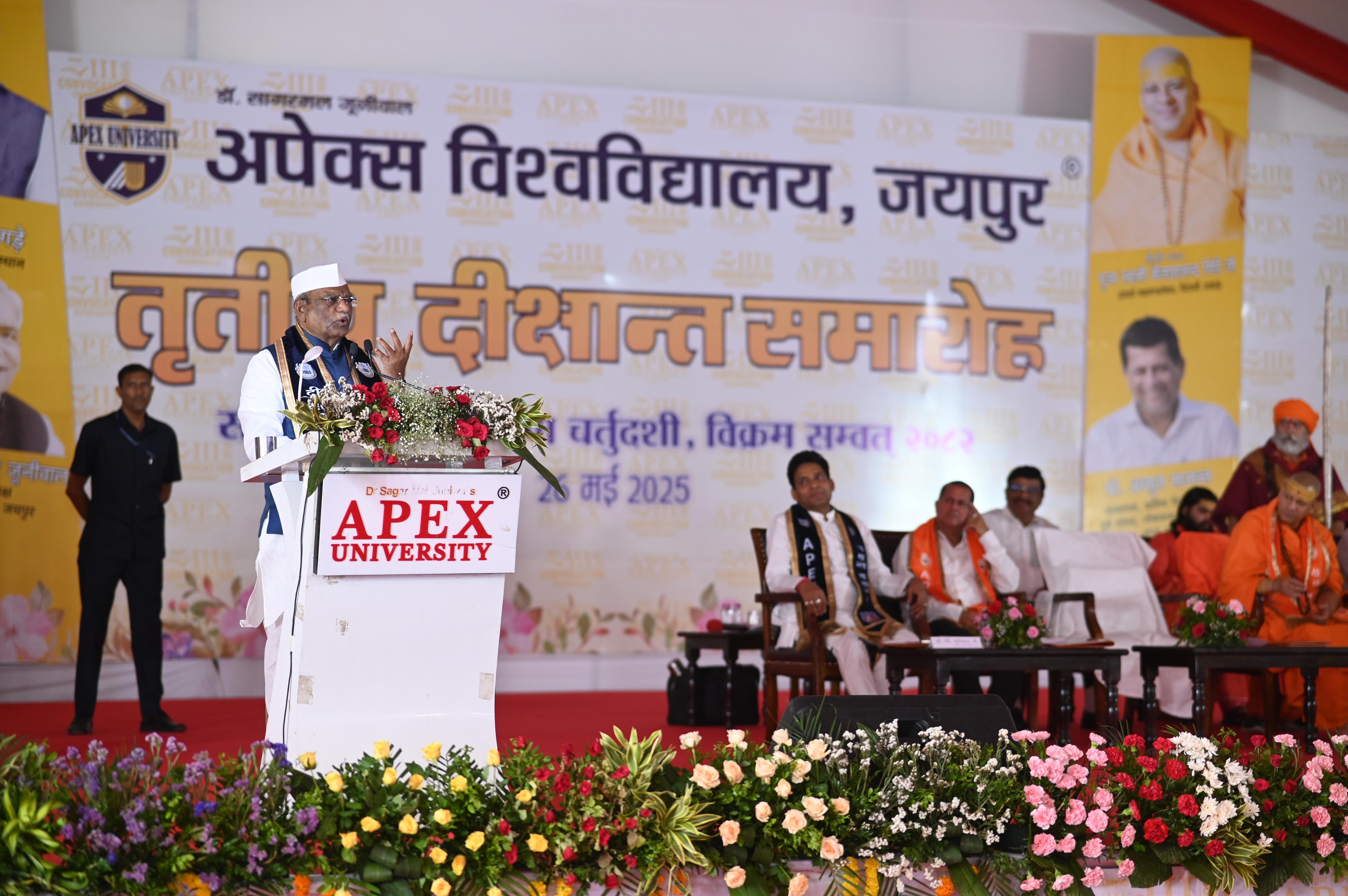 राज्यपाल हरिभाऊ बागडे ने अपने संबोधन में कहा कि भारतीय संस्कृति की जड़ें बहुत गहरी हैं और उसे मिटाना असंभव है।