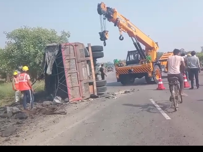 Two road accidents in Kanpur-Prayagraj highway of Bindki and Jehanabad ...