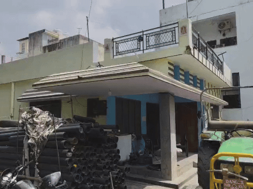 देहरादून में कौलागढ़ के इसी मकान में प्रवीण मित्तल अपने परिवार के साथ रहता था।
