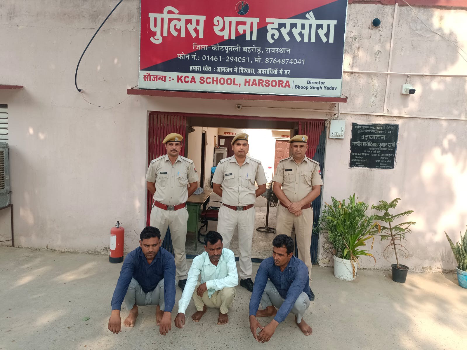 Three accused arrested for breaking into a house and assaulting | घर में घुसकर  मारपीट के तीन आरोपी गिरफ्तार: हरसौरा पुलिस ने की कार्रवाई, छह महीने से फरार  चल रहे थे आरोपी -