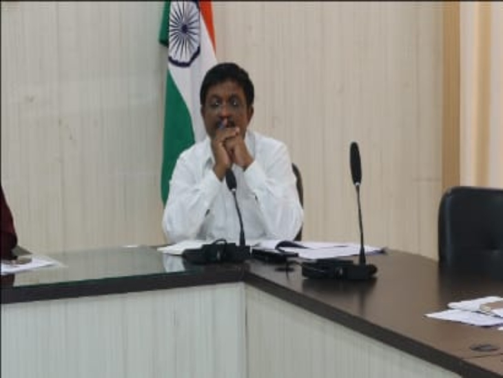 सीईओ राजेश जैन शहडोल में रहने के दौरान भी विवादों में घिरे थे।