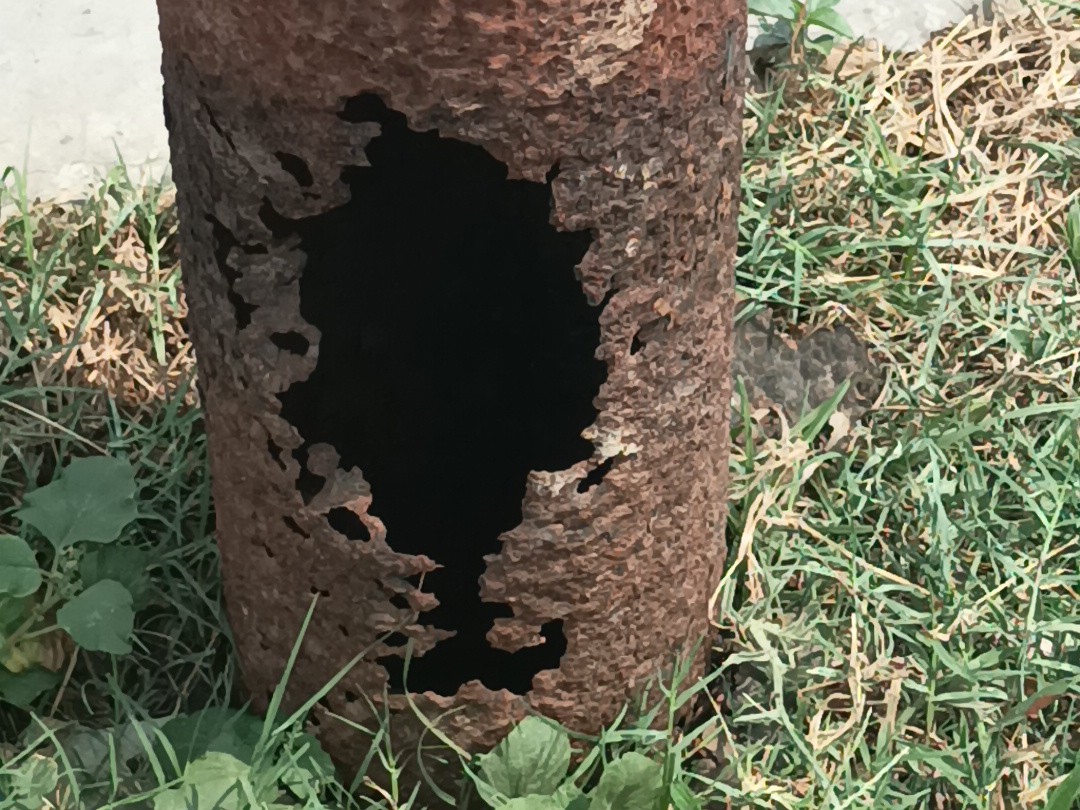 Dildarnagar: A dilapidated electric pole poses a danger | दिलदारनगर में ...