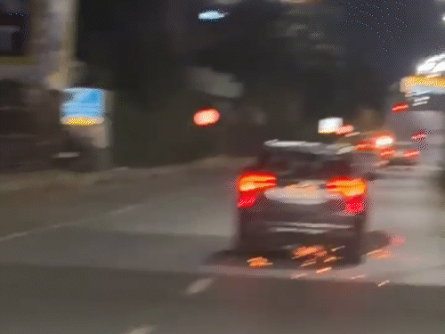 इस पूरी घटना का वीडियो भी सामने आया है जो सोशल मीडिया पर वायरल हो रहा है।  - Dainik Bhaskar