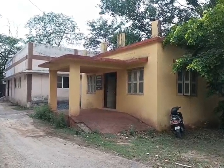 कोरबा जिला सत्र न्यायालय ने हत्यारे बेटे को उम्र कैद की सजा सुनाई।