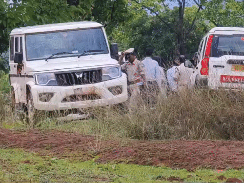 डीजी, डीआईजी और आईजी सहित कई आला अधिकारी मामले को लेकर बैठक कर रहे हैं और मामले से निपटने की तैयारी कर रहे हैं।