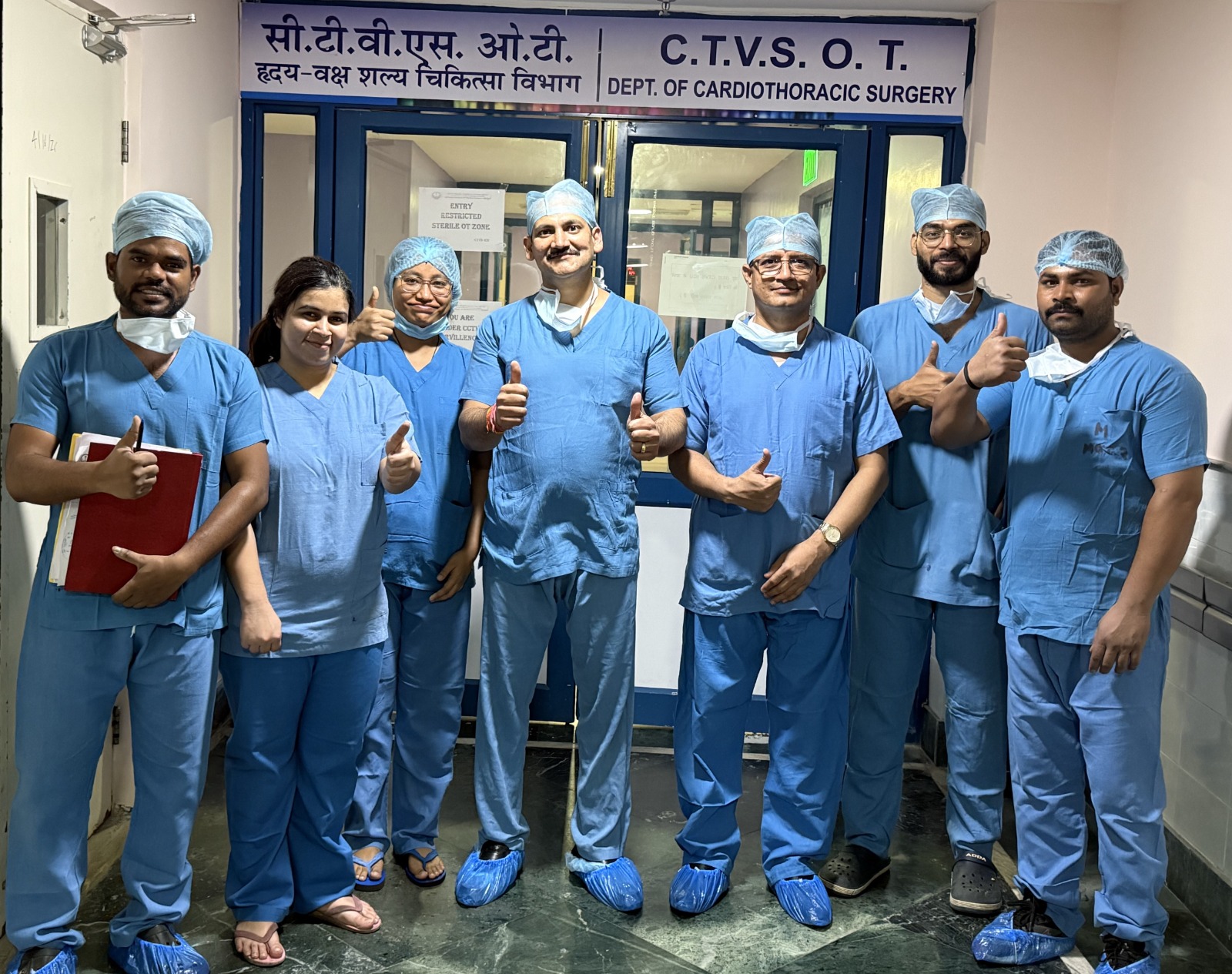 ऑपरेशन थिएटर के अंदर ही ब्रेन डेड मरीज का पोस्टमॉर्टम इस टीम ने किया।