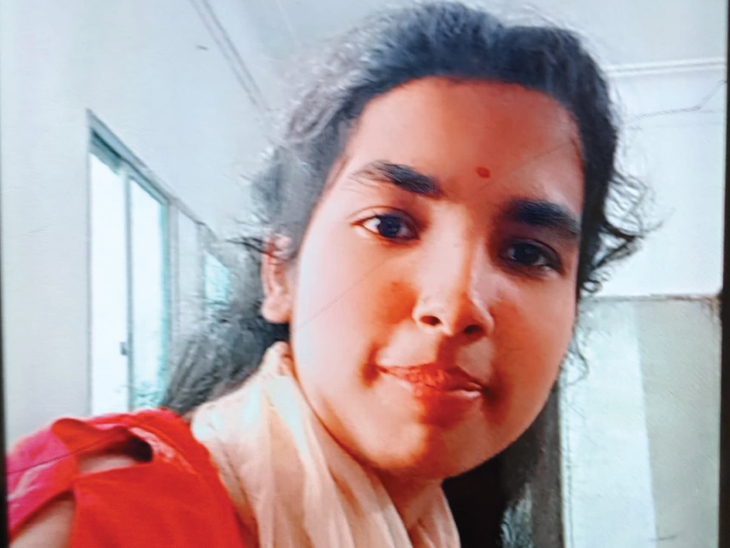 आयुषी ने भी उपचार के दौरान दम तोड़ दिया था।