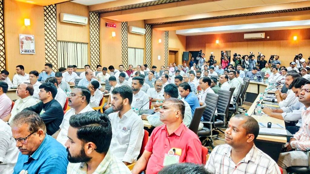 विधायक और मंत्रियों के पर्सनल असिस्टेंट और पर्सनल सेक्रेटरी के लिए ट्रेनिंग सेशन रखा गया।