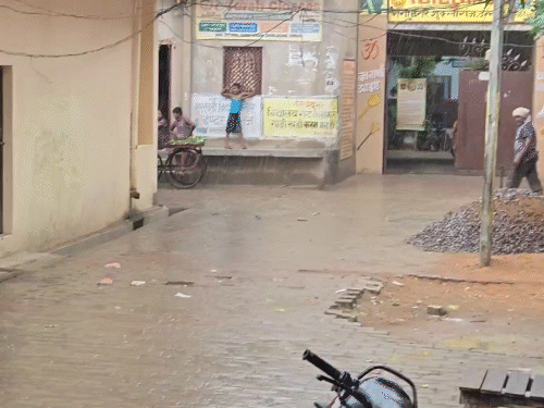 उन्नाव में शाम को बूंदाबांदी हुई। इससे लोगों को गर्मी से राहत मिली।