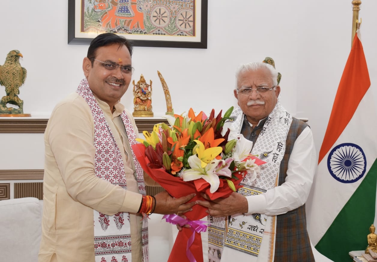 ऊर्जा मंत्री मनोहर लाल खट्टर से मुलाकात के दौरान सीएम भजनलाल शर्मा ने उन्हें ऊर्जा के क्षेत्र में किए जा रहे कार्यों की जानकारी दी।