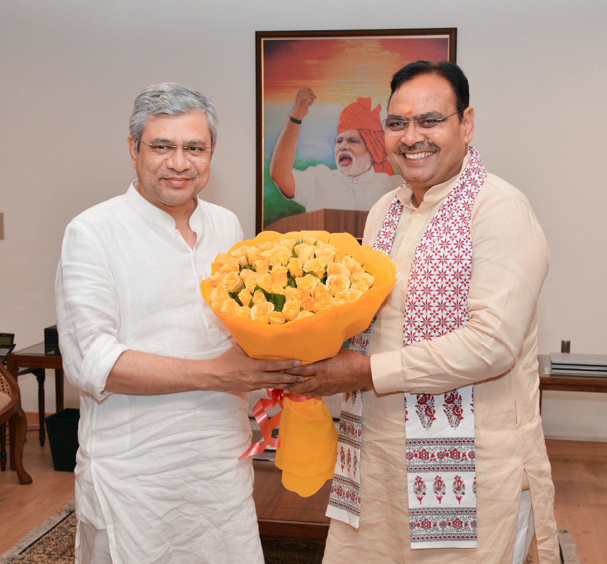 केन्द्रीय रेल मंत्री अश्विनी वैष्णव से मुलाकात करके उनसे प्रदेश के रेल नेटवर्क के विस्तार पर चर्चा की।