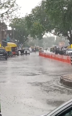 कौशांबी में करीब एक घंटे तेज बारिश हुई।