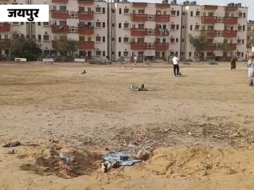 जयपुर के खातीपुरा रोड स्थित सरकारी स्कूल के ग्राउंड पर रियल टाइम मॉक ड्रिल हुई। यह मॉक ड्रिल आर्मी की आवासीय कॉलोनी पर ड्रोन हमले और मिसाइल हमले की थी।