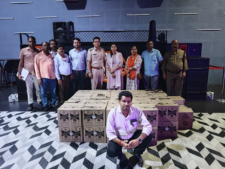 लिस्टोमनिया बार में अवैध शराब के साथ कर्मचारी गिरफ्तार