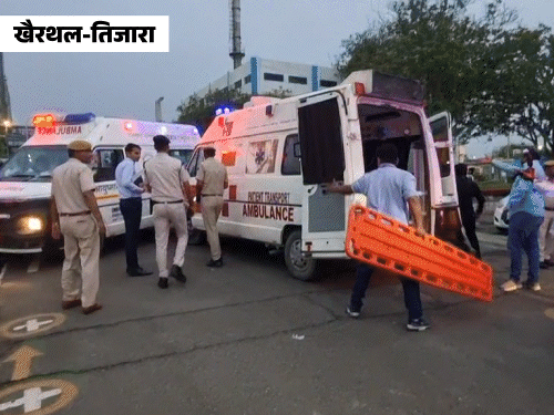 खैरथल-तिजारा में भी युद्ध की मॉक ड्रिल की गई। इस दौरान घायलों को लेने पहुंची एंबुलेंस।