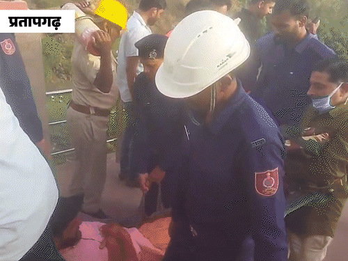 द्ध जैसी स्थिति में आपात स्थितियों को परखने के लिए प्रतापगढ़ में भी मॉक ड्रिल की गई। गौतमेश्वर मंदिर में एयर स्ट्राइक की सूचना पर प्रशासन यहां पहुंचा और घायलों और पुजारी को बाहर निकाला।