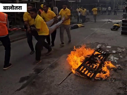बालोतरा में हीरामणि कपड़ा फैक्ट्री में आतंकी हमले की मॉक ड्रिल की गई। हमले की सूचना पर प्रशासन हरकत में आया। पुलिस मौके पर पहुंची और फैक्ट्री परिसर को चारों ओर से घेर लिया।