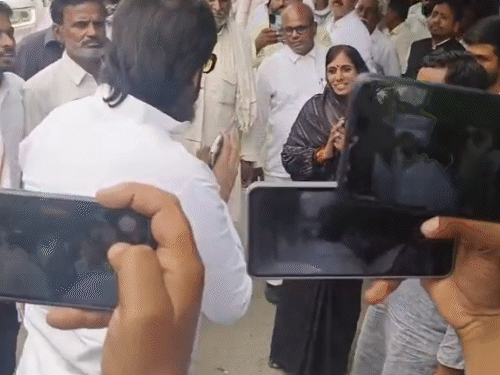 Many complainants and supporters reached the court premises to meet Abbas.