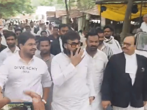 Abbas Ansari reached court at 8 am. Sitting in the library for a long time.