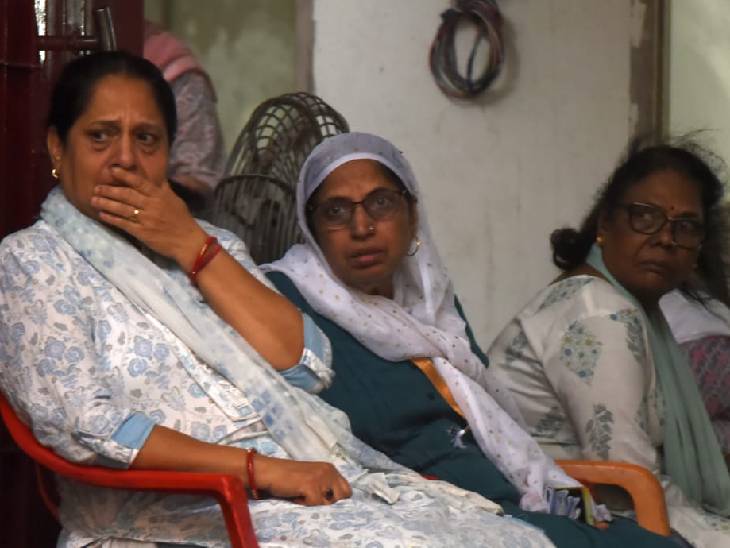 घर वालों का विश्वास ही नहीं हो रहा कि तीनों लोग अब नहीं रहे।