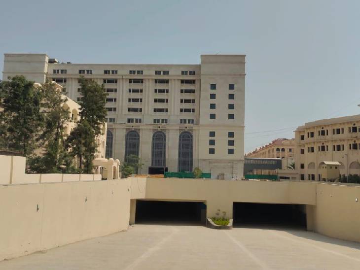 It is the new multipurpose building of the Allahabad High Court, which was inaugurated by CJI.
