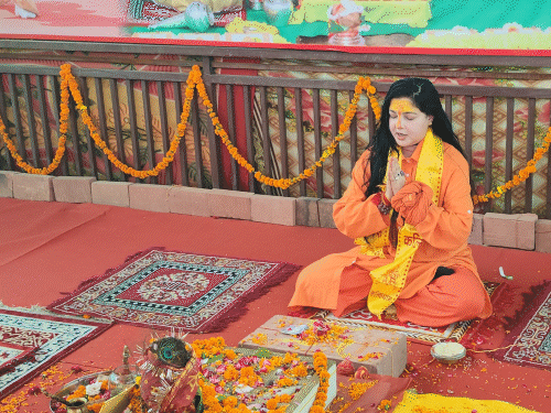 Mamta got shilapujan done as Chief Yajaman. During this, he also chanting himself.