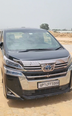 Mamta had reached a car of about 1.5 crore.
