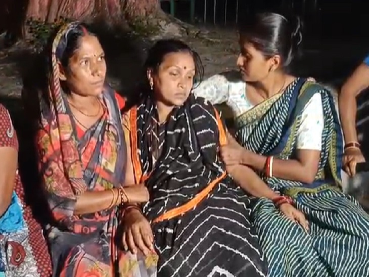 बच्ची की मौत से सदमे में बच्ची की मां बेसुध हुई।