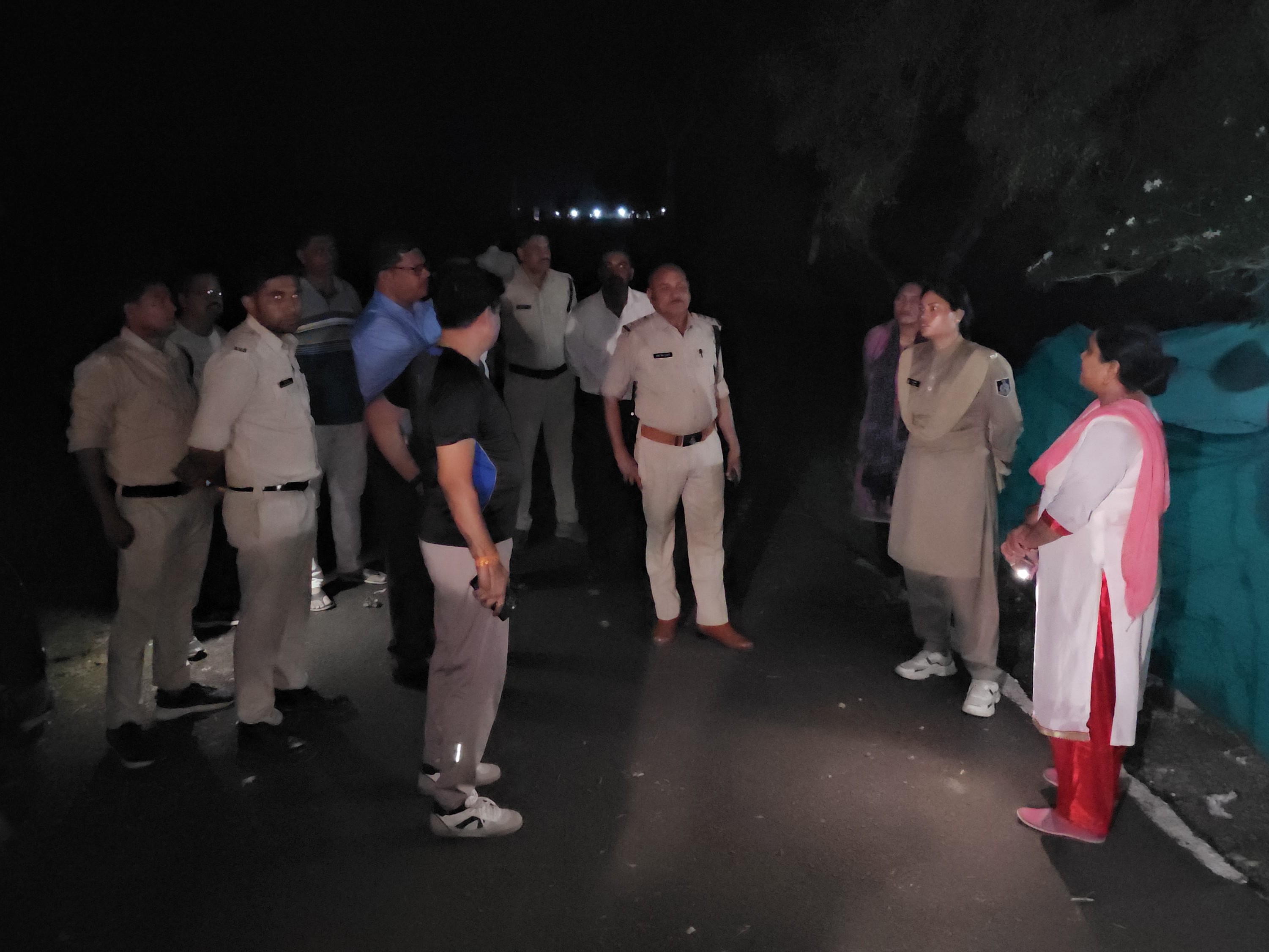 घटना की सूचना मिलते ही पुलिस मौके पर पहुंची।