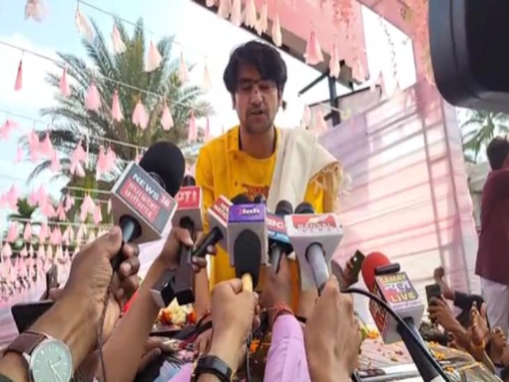 बागेश्वर धाम के पंडित धीरेंद्र शास्त्री ने कहा कि, भारत में सबसे ज्यादा धर्मांतरण का खतरा बस्तर में है।