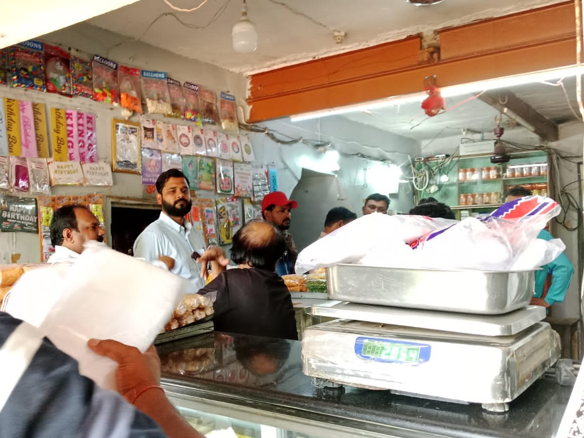 धमतरी में 11 दुकानों से 20 किलो पॉलिथीन पकड़ाया है।