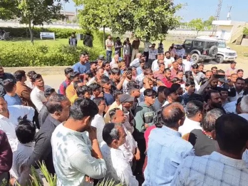 15 फरवरी को बिजयनगर थाने में मामला दर्ज हुआ था। हिंदू संगठन के लोग थाने पर प्रदर्शन करने पहुंचे थे।