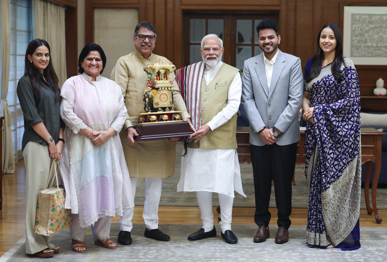सतीश पूनिया के साथ उनके परिवार ने भी पीएम मोदी से मुलाकात की।