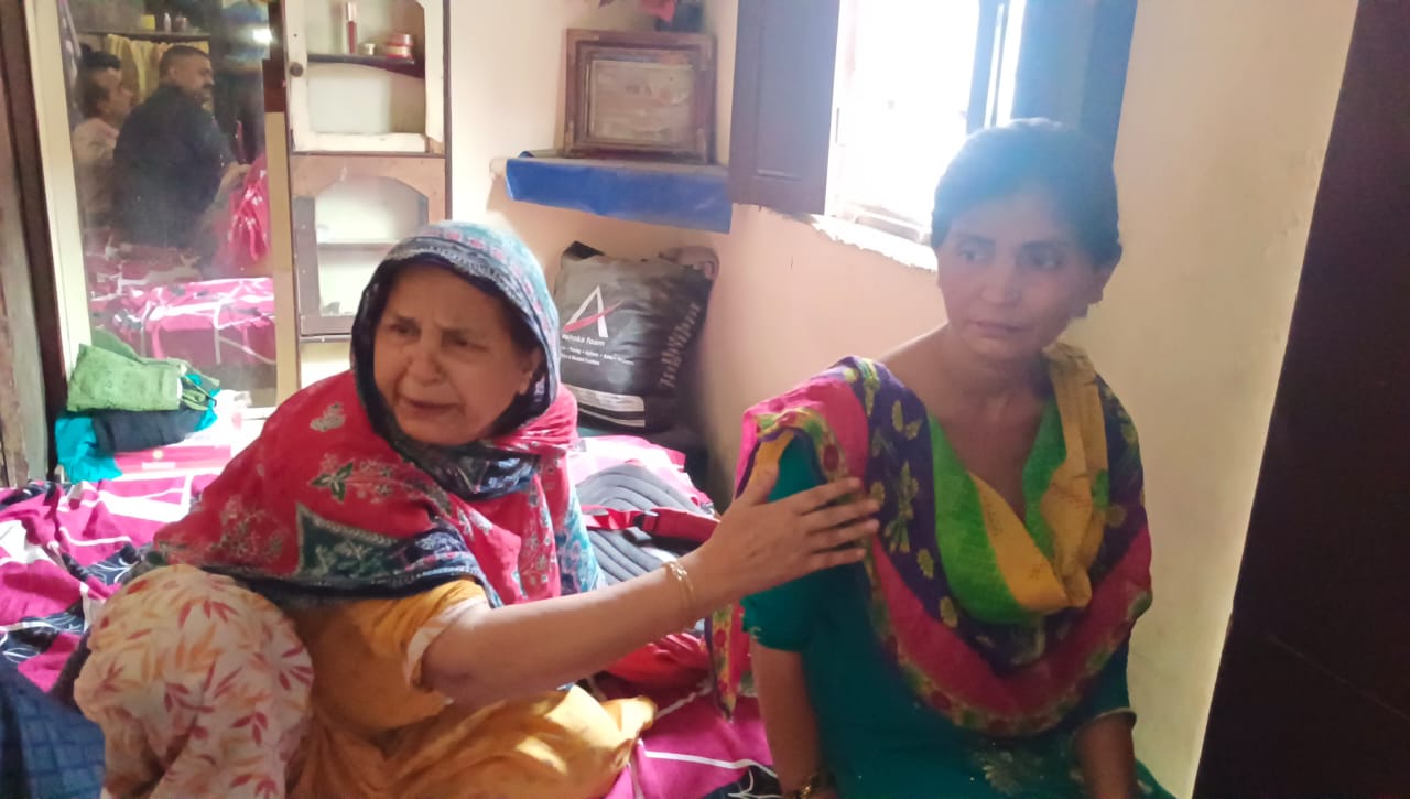 ये इल्मा की मां है।