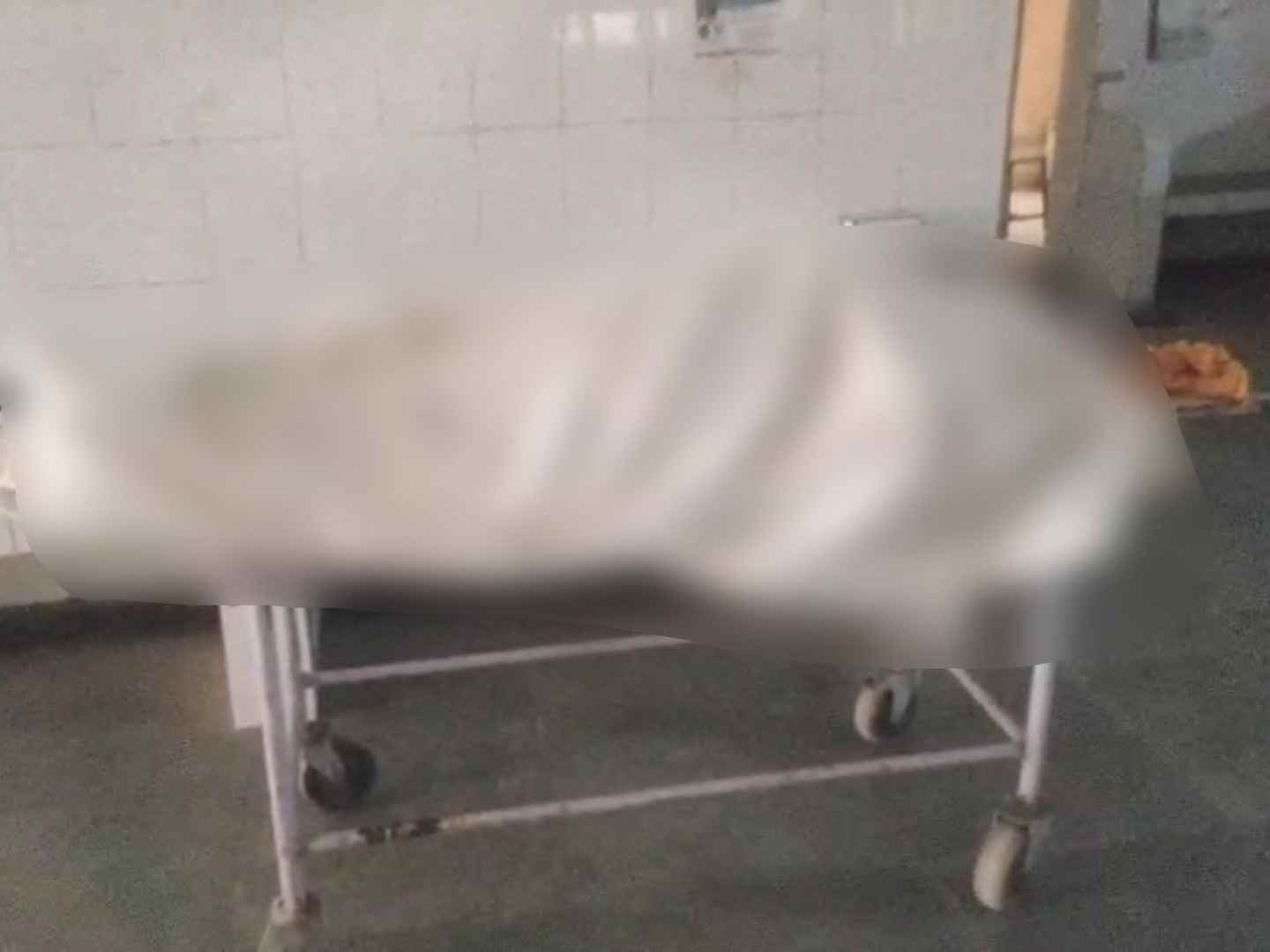 मृत महिला का शव। - Dainik Bhaskar