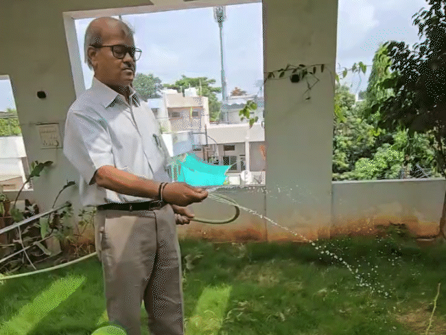 माधव साइंस कॉलेज के प्रिंसिपल व्यास का ऋषिनगर के पास व्यास नगर स्थित घर अब तक एक इंटरनेशनल और एक नेशनल अवॉर्ड जीत चुका है।