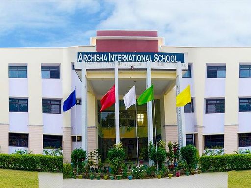 हरदोई में इस स्कूल का संचालन अमित की पत्नी डॉली करती हैं।