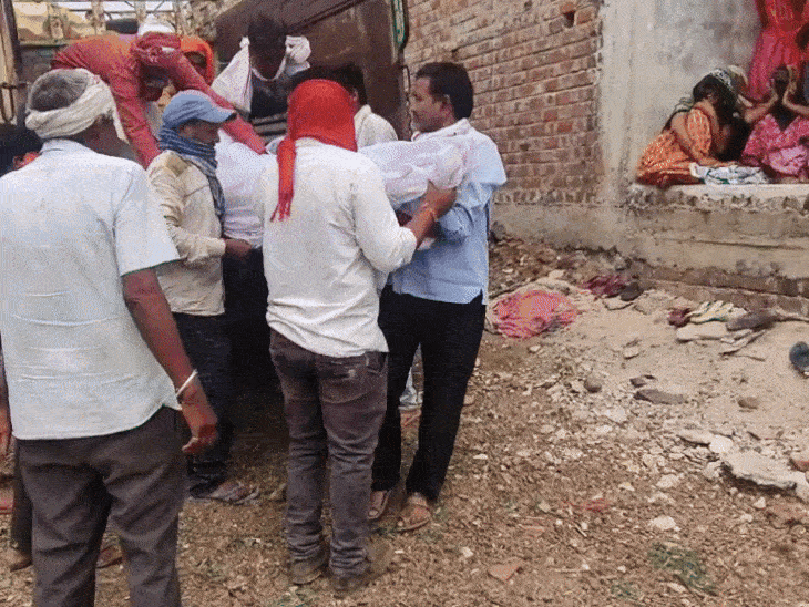 गांव में जब शव पहुंचे तो चारो तरफ मातम पसर गया।