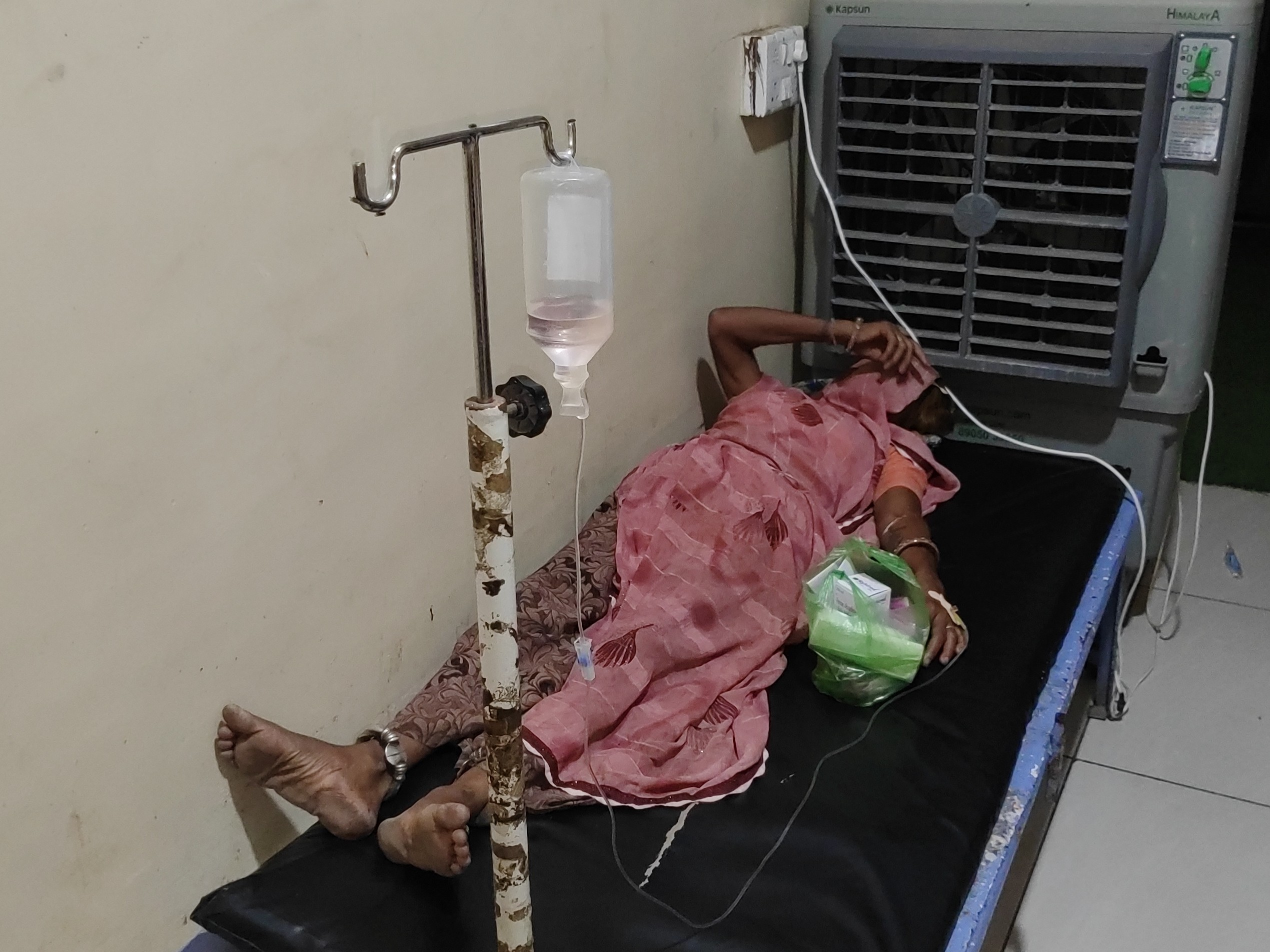 गांव के चार लोग अभी भी अस्पताल में भर्ती है।