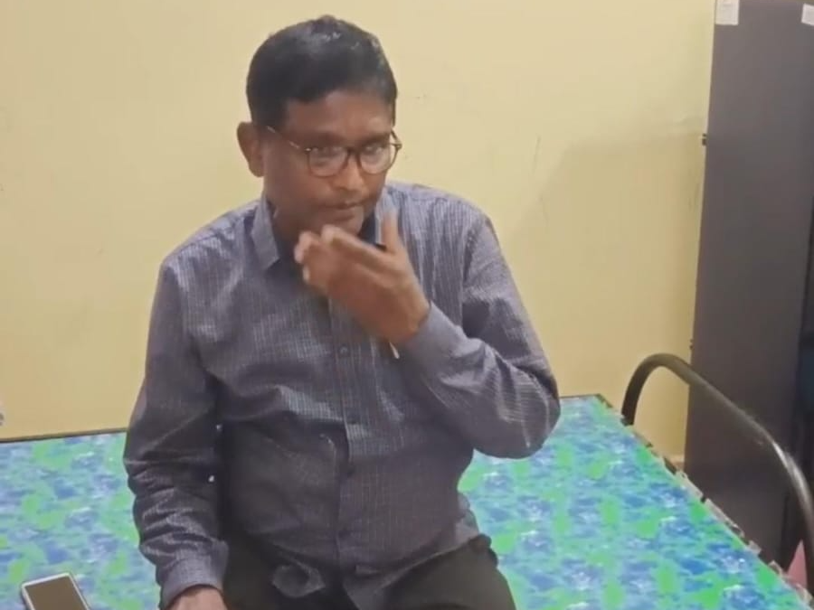 कोंडागांव में रिश्वत लेते नायब तहसीलदार दिनेश सिंह ठाकुर गिरफ्तार - Dainik Bhaskar