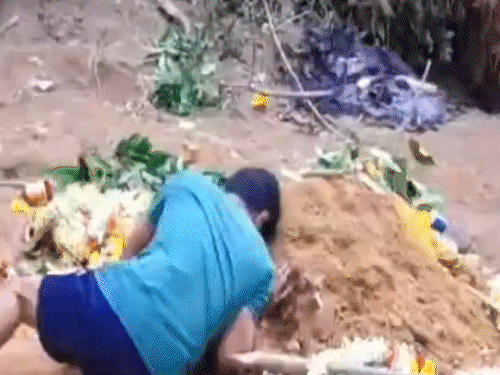 In the stampede during the celebration of RCB's victory on 4 June in Bengaluru, 11 people, including 21 -year -old son of BT Laxman, died. - Dainik Bhaskar