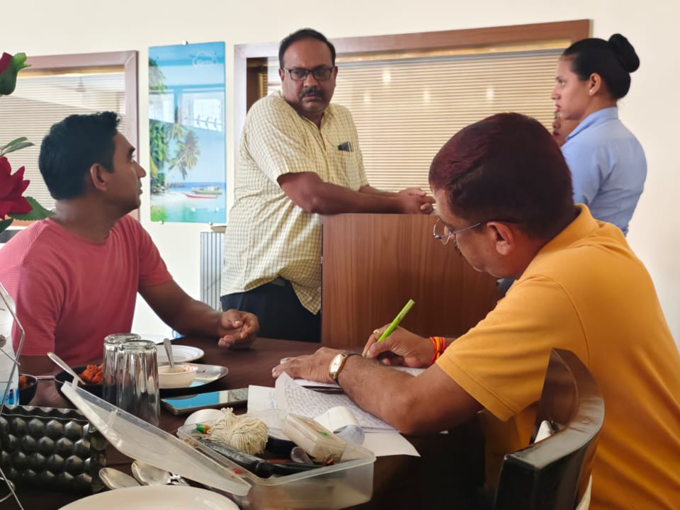 मोहनम बिग बाजार के तीन संचालकों पर 3 लाख रुपए का जुर्माना लगाया गया।