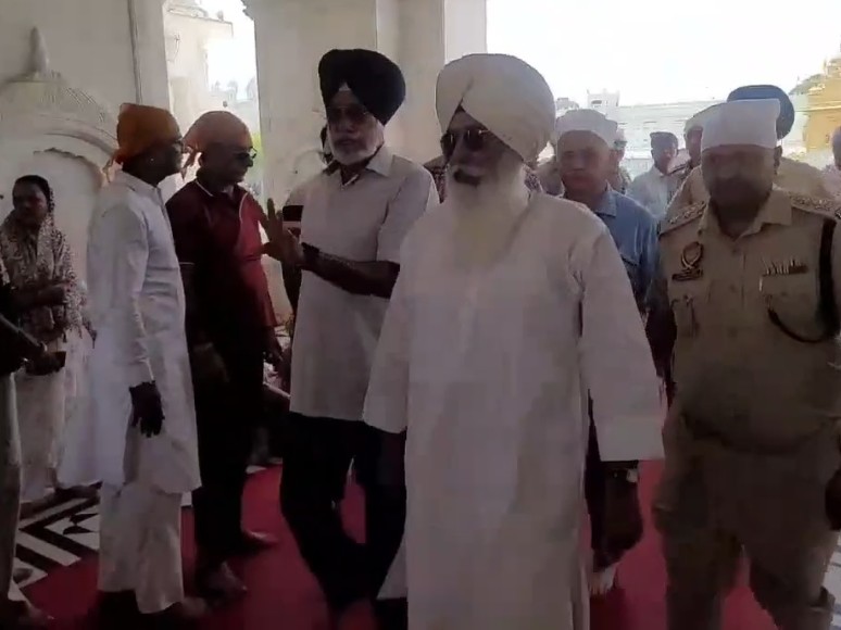 अमृतसर में श्री गोल्डन टेंपल पहुंचे डेरा ब्यास प्रमुख बाबा गुरिंदर सिंह ढिल्लों - Dainik Bhaskar