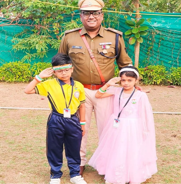 एएसपी आकाश राव गिरिपुंजे का परिवार रायपुर में रहता है।