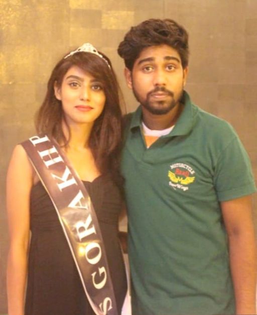 2018 में सिमरन के सिर पर 'मिस गोरखपुर' का खिताब सजा था।