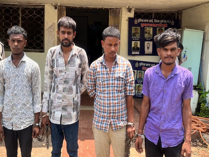 पुलिस की गिरफ्त में चोरी के आरोपी। - Dainik Bhaskar