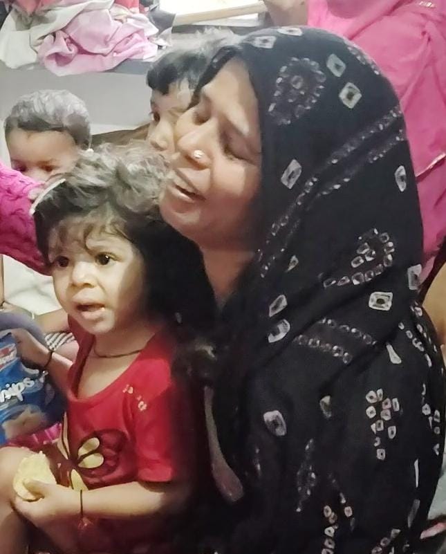 रिजवान की पत्नी भी पति की मौत की खबर के बाद बदहवास स्थिति में है।