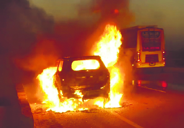 Car caught fire on Jaipur highway, sparking in wire caused the fire
